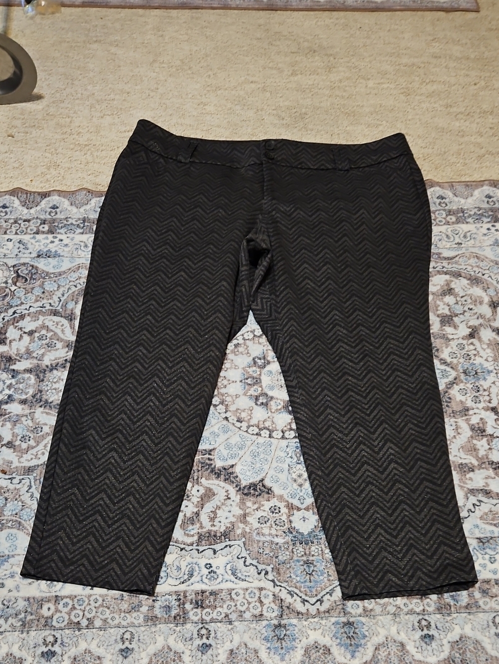 torrid Black Sparkly Chevron-Textured Capri Pants